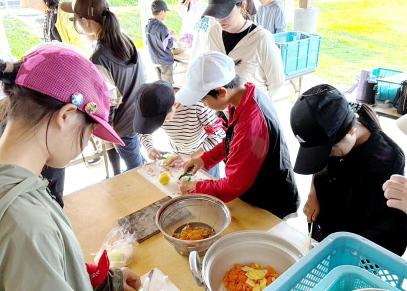 野外炊事でカレーライスづくり